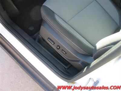 2017 Ford C-MAX Hybrid SE  SE, GAS/HYBRID, 40 MPG, LOW, LOW 42,000 MILES - Photo 4 - North Platte, NE 69101