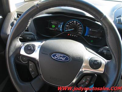 2017 Ford C-MAX Hybrid SE  SE, GAS/HYBRID, 40 MPG, LOW, LOW 42,000 MILES - Photo 18 - North Platte, NE 69101