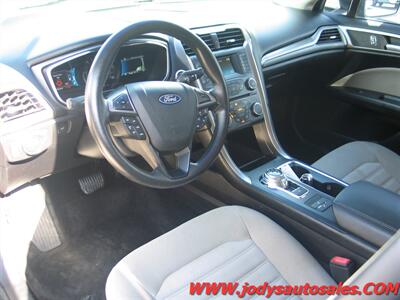 2018 Ford Fusion Hybrid S  S, 2.0L Hybrid I4 188hp, 43 MPG - Photo 2 - North Platte, NE 69101