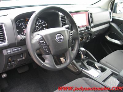 2024 Nissan Frontier SV  SV, Crew Cab, 4WD, 3.8L V6, LOW 23,000 MILES - Photo 2 - North Platte, NE 69101