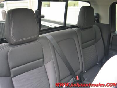2024 Nissan Frontier SV  SV, Crew Cab, 4WD, 3.8L V6, LOW 23,000 MILES - Photo 28 - North Platte, NE 69101