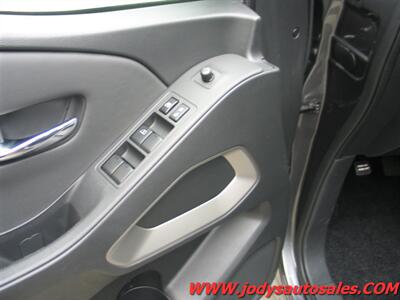 2024 Nissan Frontier SV  SV, Crew Cab, 4WD, 3.8L V6, LOW 23,000 MILES - Photo 4 - North Platte, NE 69101