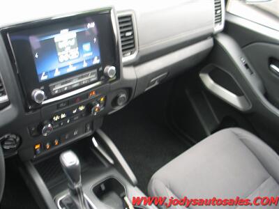 2024 Nissan Frontier SV  SV, Crew Cab, 4WD, 3.8L V6, LOW 23,000 MILES - Photo 24 - North Platte, NE 69101