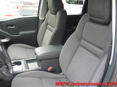 2024 Nissan Frontier SV  SV, Crew Cab, 4WD, 3.8L V6, LOW 23,000 MILES - Photo 5 - North Platte, NE 69101