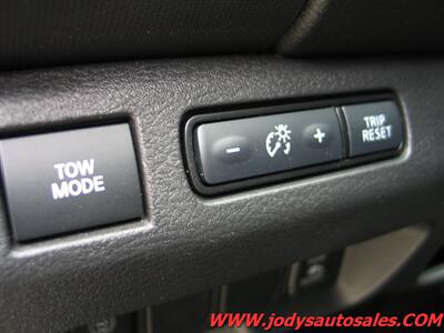 2024 Nissan Frontier SV  SV, Crew Cab, 4WD, 3.8L V6, LOW 23,000 MILES - Photo 6 - North Platte, NE 69101