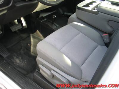 2016 Chevrolet Silverado 2500 Work Truck W/T 2500, 4X4, DOUBLE CAB, LOW,LOW 37,000 MILES - Photo 3 - North Platte, NE 69101