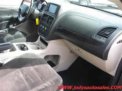 2016 Dodge Grand Caravan SXT, FWD, STOW & GO, 3.6 L-V6 - Photo 21 - North Platte, NE 69101