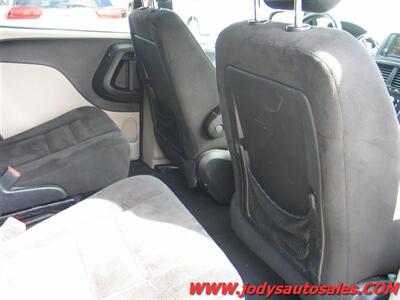 2016 Dodge Grand Caravan SXT, FWD, STOW & GO, 3.6 L-V6 - Photo 23 - North Platte, NE 69101