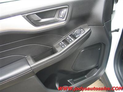 2021 Ford Escape S  S. 31 MPG!!! ALL WHEEL DRIVE - Photo 3 - North Platte, NE 69101