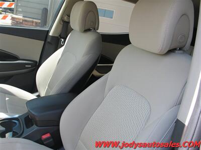 2017 Hyundai SANTA FE Sport 2.4L 2.4L, FWD, BLUETOOTH - Photo 5 - North Platte, NE 69101