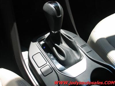 2017 Hyundai SANTA FE Sport 2.4L 2.4L, FWD, BLUETOOTH - Photo 22 - North Platte, NE 69101
