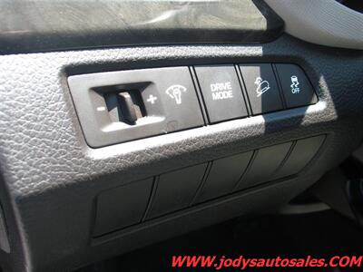 2017 Hyundai SANTA FE Sport 2.4L 2.4L, FWD, BLUETOOTH - Photo 8 - North Platte, NE 69101