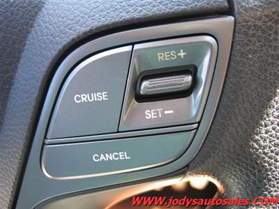 2017 Hyundai SANTA FE Sport 2.4L 2.4L, FWD, BLUETOOTH - Photo 13 - North Platte, NE 69101
