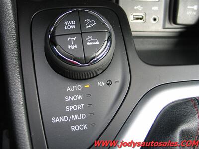 2018 Jeep Cherokee Trailhawk  Trailhawk, 4x4, 3.2L V6 - Photo 20 - North Platte, NE 69101