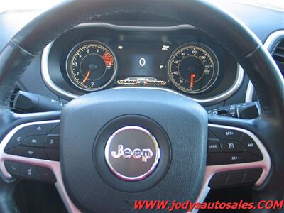 2018 Jeep Cherokee Trailhawk  Trailhawk, 4x4, 3.2L V6 - Photo 13 - North Platte, NE 69101