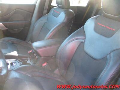 2018 Jeep Cherokee Trailhawk  Trailhawk, 4x4, 3.2L V6 - Photo 5 - North Platte, NE 69101