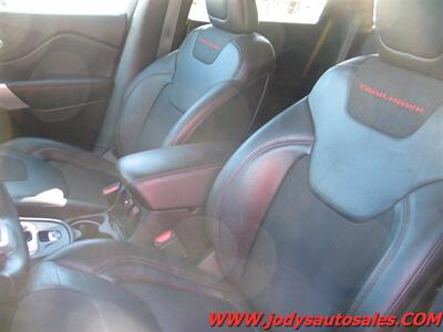 2018 Jeep Cherokee Trailhawk  Trailhawk, 4x4, 3.2L V6 - Photo 5 - North Platte, NE 69101
