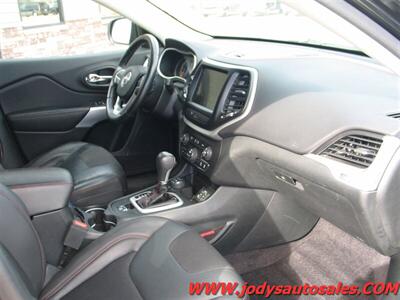 2018 Jeep Cherokee Trailhawk  Trailhawk, 4x4, 3.2L V6 - Photo 22 - North Platte, NE 69101
