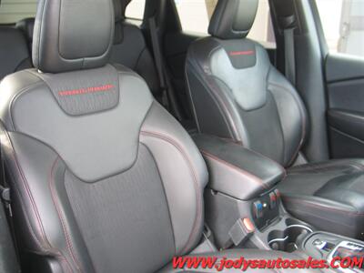 2018 Jeep Cherokee Trailhawk  Trailhawk, 4x4, 3.2L V6 - Photo 23 - North Platte, NE 69101