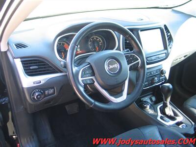 2018 Jeep Cherokee Trailhawk  Trailhawk, 4x4, 3.2L V6 - Photo 2 - North Platte, NE 69101