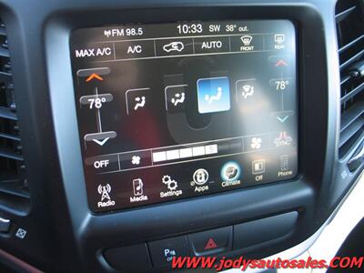 2018 Jeep Cherokee Trailhawk  Trailhawk, 4x4, 3.2L V6 - Photo 14 - North Platte, NE 69101