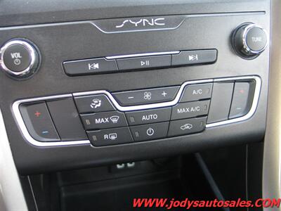 2019 Ford Fusion Hybrid SE SE, 2.0L I4 43 MPG - Photo 22 - North Platte, NE 69101