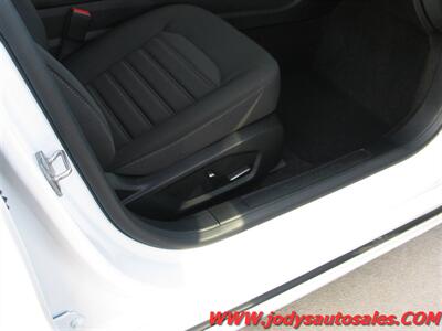 2019 Ford Fusion Hybrid SE SE, 2.0L I4 43 MPG - Photo 25 - North Platte, NE 69101