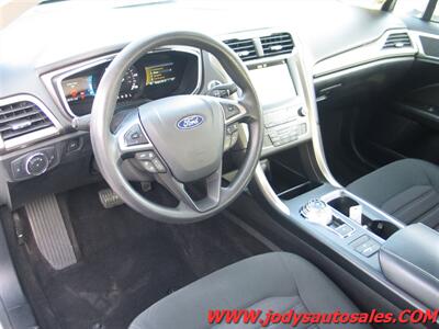 2019 Ford Fusion Hybrid SE SE, 2.0L I4 43 MPG - Photo 2 - North Platte, NE 69101