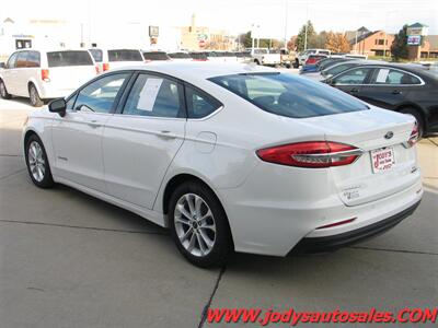 2019 Ford Fusion Hybrid SE SE, 2.0L I4 43 MPG - Photo 33 - North Platte, NE 69101