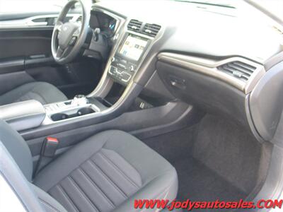 2019 Ford Fusion Hybrid SE SE, 2.0L I4 43 MPG - Photo 26 - North Platte, NE 69101