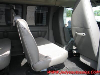2014 Chevrolet Express LS 2500  LS 2500 12 PASSENGER VAN 6.0 V-8, LOW 38,000 MILES - Photo 18 - North Platte, NE 69101