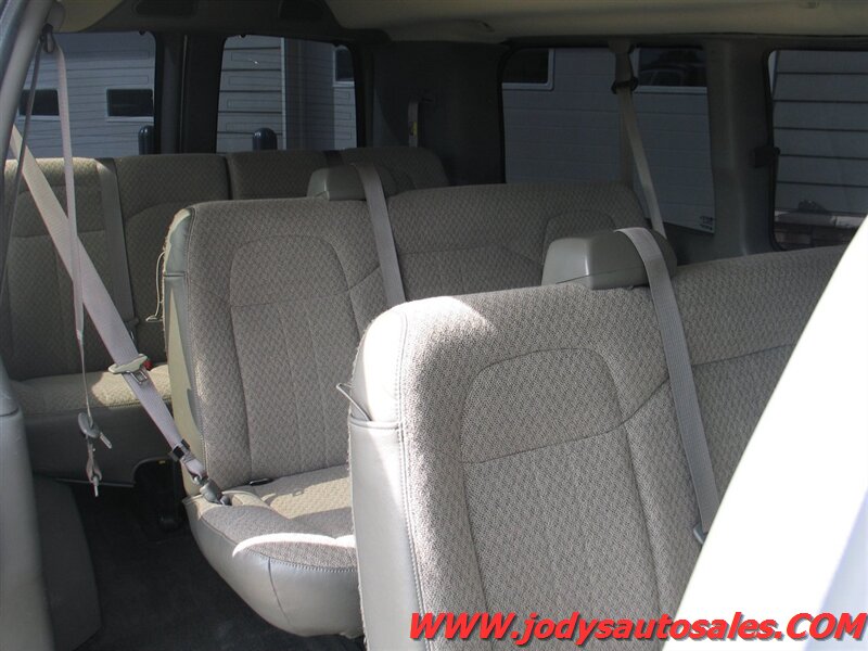 2014 Chevrolet Express LS 2500 Passenger Van photo 4