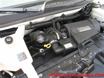 2014 Chevrolet Express LS 2500  LS 2500 12 PASSENGER VAN 6.0 V-8, LOW 38,000 MILES - Photo 31 - North Platte, NE 69101