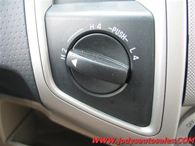 2006 Toyota Tacoma V6 DOULBE CAB, 4X4, 4.0 V6 - Photo 12 - North Platte, NE 69101