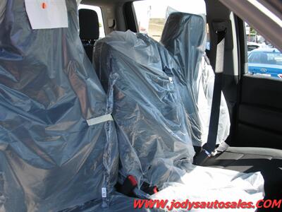 2024 Chevrolet Silverado 2500 W/T, CREW CAB, CAB & CHASSIS, 6.6 V8 GAS, 4X4 - Photo 25 - North Platte, NE 69101