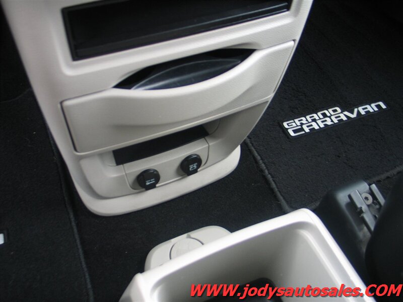 2016 Dodge Grand Caravan SE Plus photo 14