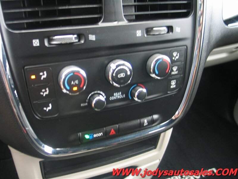 2016 Dodge Grand Caravan SE Plus photo 13