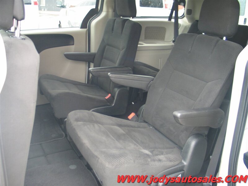 2016 Dodge Grand Caravan SE Plus photo 5
