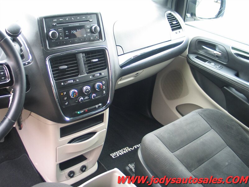 2016 Dodge Grand Caravan SE Plus photo 4