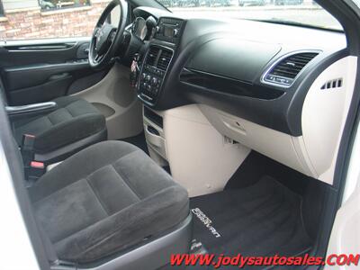 2016 Dodge Grand Caravan SE Plus  SE Plus, LOW 48,000 MILES. - Photo 19 - North Platte, NE 69101