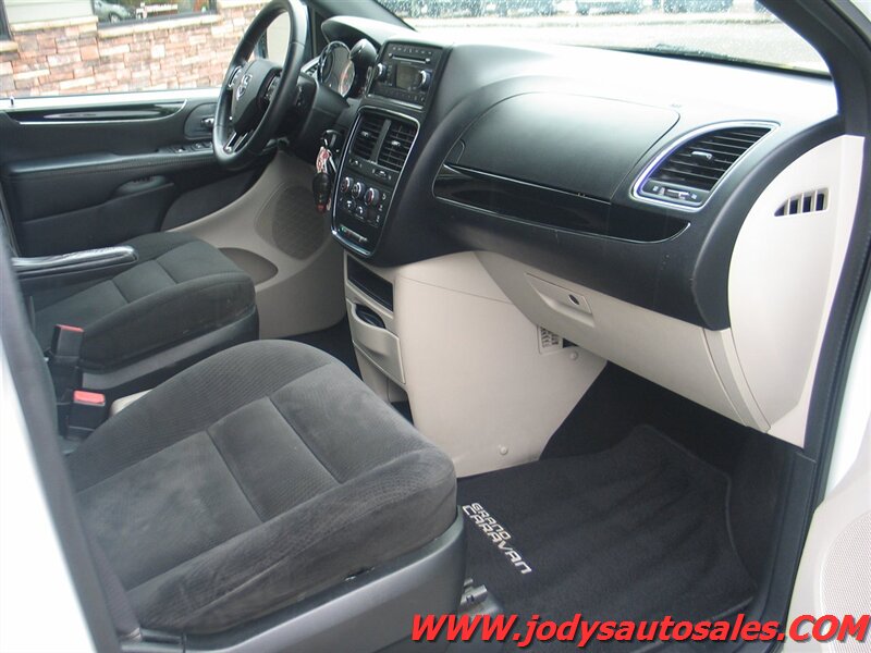 2016 Dodge Grand Caravan SE Plus photo 15
