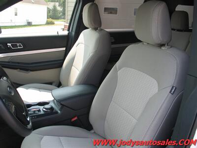 2018 Ford Explorer 4X4, 3RD ROW SEATING - Photo 5 - North Platte, NE 69101