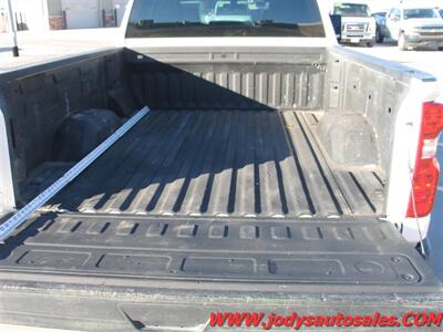 2020 Chevrolet Silverado 2500 W/T  W/T, Crew Cab, 6.6 V8 Gas, 4x4 - Photo 27 - North Platte, NE 69101