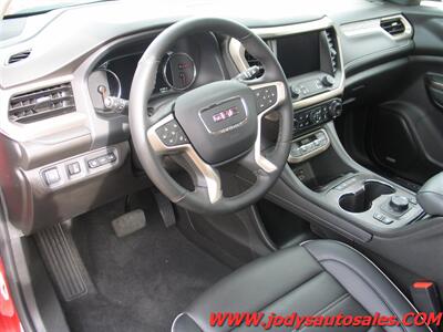 2023 GMC Acadia Denali  Denali ,  heated & Cool Seats, Sunroof - Photo 2 - North Platte, NE 69101