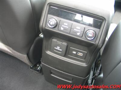 2023 GMC Acadia Denali  Denali ,  heated & Cool Seats, Sunroof - Photo 42 - North Platte, NE 69101