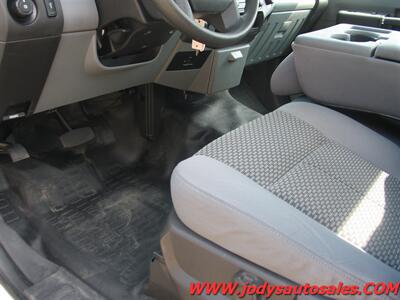 2015 Ford F-250  XL, REG CAB, 4X4, 8'  BED, Very Low 19,000  Miles - Photo 4 - North Platte, NE 69101