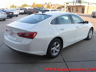 2017 Chevrolet Malibu LS   - Photo 30 - North Platte, NE 69101