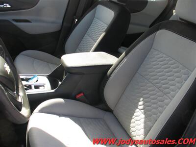 2018 Chevrolet Equinox LS  LS, AWD, Hail Damage - Photo 5 - North Platte, NE 69101