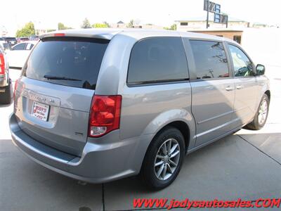 2016 Dodge Grand Caravan SE SE, FWD, V-6, SUPER LOW 10,000 MILES - Photo 32 - North Platte, NE 69101