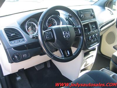 2016 Dodge Grand Caravan SE SE, FWD, V-6, SUPER LOW 10,000 MILES - Photo 2 - North Platte, NE 69101